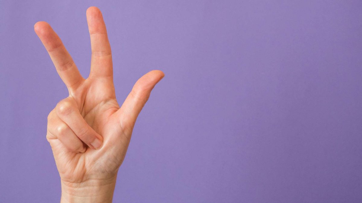 3 reasons for asx 200 share price rise represented by hand holding up 3 fingers