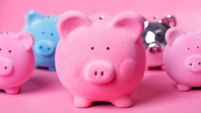 Five different pggy banks, indicating a diverse share portfolio