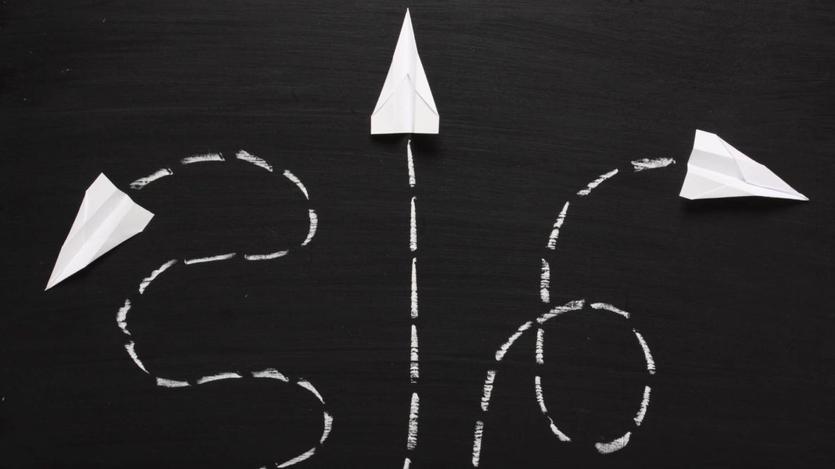 The paper planes, one going straight and the others faltering, indicating strong competition between airlines