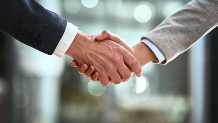 2 professionals shaking hands