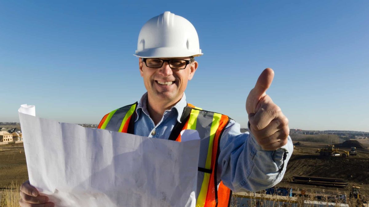 happy mining worker fortescue share price