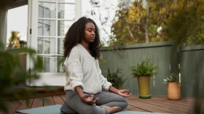 women meditating